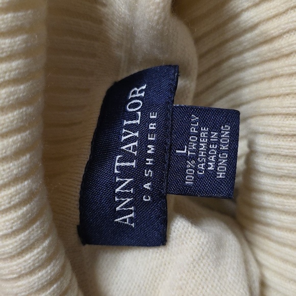 Ann Taylor Cream Cashmere Soft a turtle neck Vtg sweater Size L - Picture 3 of 11